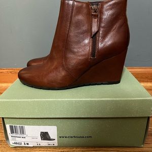 Clark’s Artisan - Cognac Leather Wedge Booties 8M